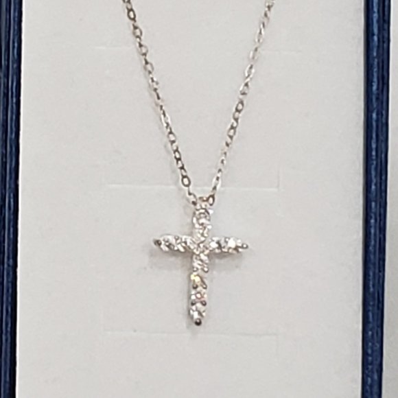 Cubic Zirconia Cross pendant set in 925 Sterling Silver w/18in 925 Sterlingchain - Picture 2 of 5